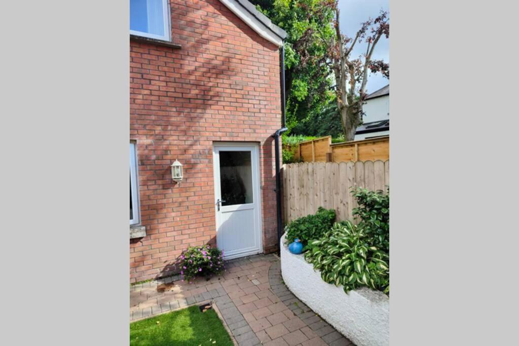 Bt 9 Granny Flat & Walled Garden ベルファスト エクステリア 写真